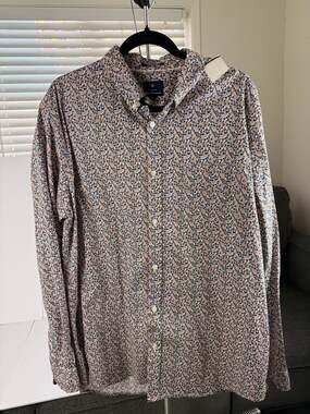 Ben Sherman Men's Stretch Long Sleeve Button-Down Shirt in Floral Leaf Print